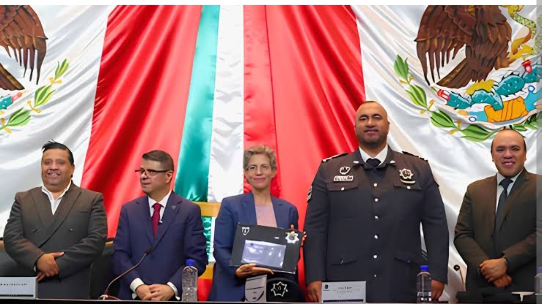Screenshot_2026-10-20-20-16-19-789_com.android.chrome-edit La entrega del “Galardón Seguridad con Valor”, impulsada por la bancada del PRI en San Lázaro, desata una fuerte confrontación política entre bloques parlamentarios.