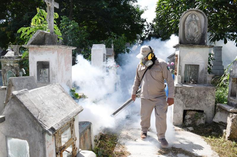 Yucatán refuerza la fumigación en panteones (1) Yucatán refuerza la fumigación en panteones por Días de Fieles Difuntos