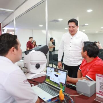 Renacimiento Maya acerca trámites estatales y federales a la comunidad universitaria de Maxcanú