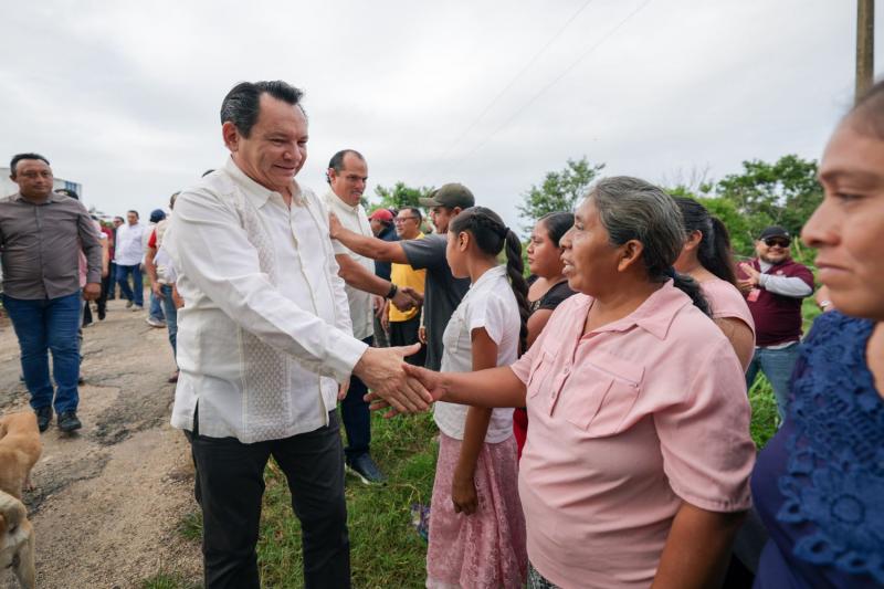 el Gobernador adelantó la obra casi tres semanas (1) Llevaban 30 años pidiendo su camino; el Gobernador adelantó la obra casi tres semanas: arranca la reconstrucción Tixcancal-Chan Cenote-Trascorral, con 9 millones de pesos para 5,178 habitantes