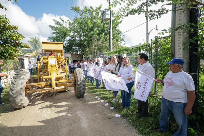 la calle 16 de Conkal se arregla por primera vez (1) Don Antonio esperó 50 años: la calle 16 de Conkal se arregla por primera vez